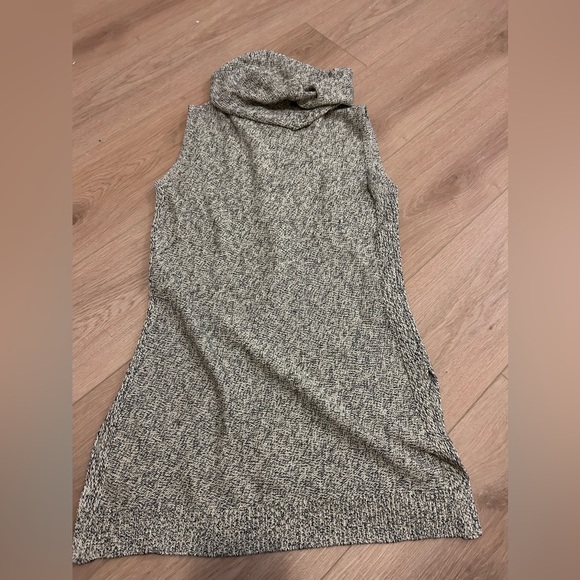 Bianca Nygord Women’s Cowl Neck Sleeveless high low Knit Top Size Small - Picture 5 of 5